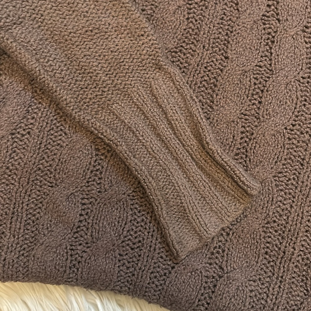 Cableknit Sweater - Picture 3 of 5